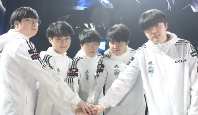 武磊2场浪费5次进球良机 海港连场低迷如此状态怎踢亚冠